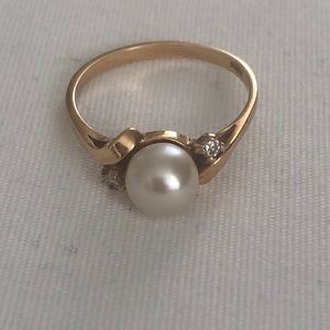 Gold & Pearl ring